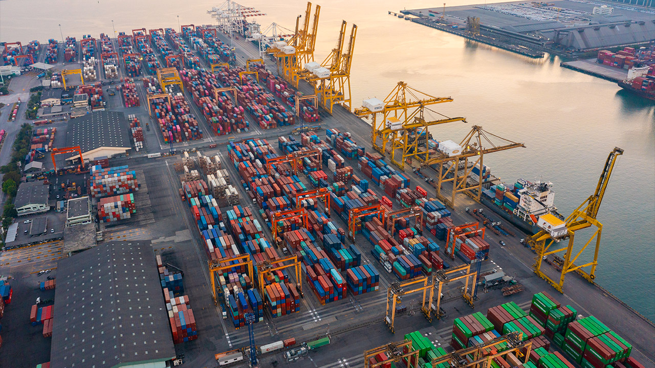 La part de marché mondiale des exportations françaises était de 4,7% en 2000. En 2012, elle est tombée à : 3,1% ?