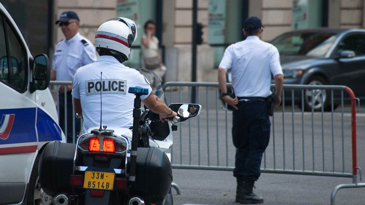 Rappel aux forces de l’ordre de l’interdiction d’exécuter des ordres illégaux