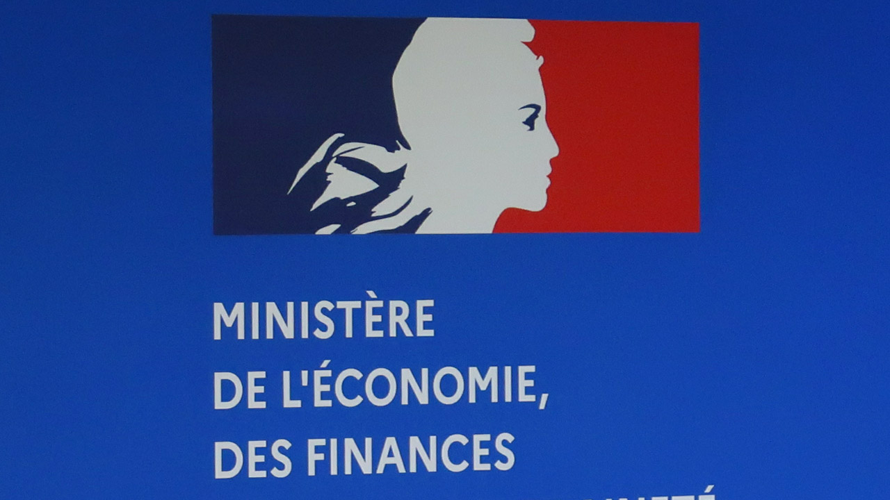 Des baisses de dépenses bien timides