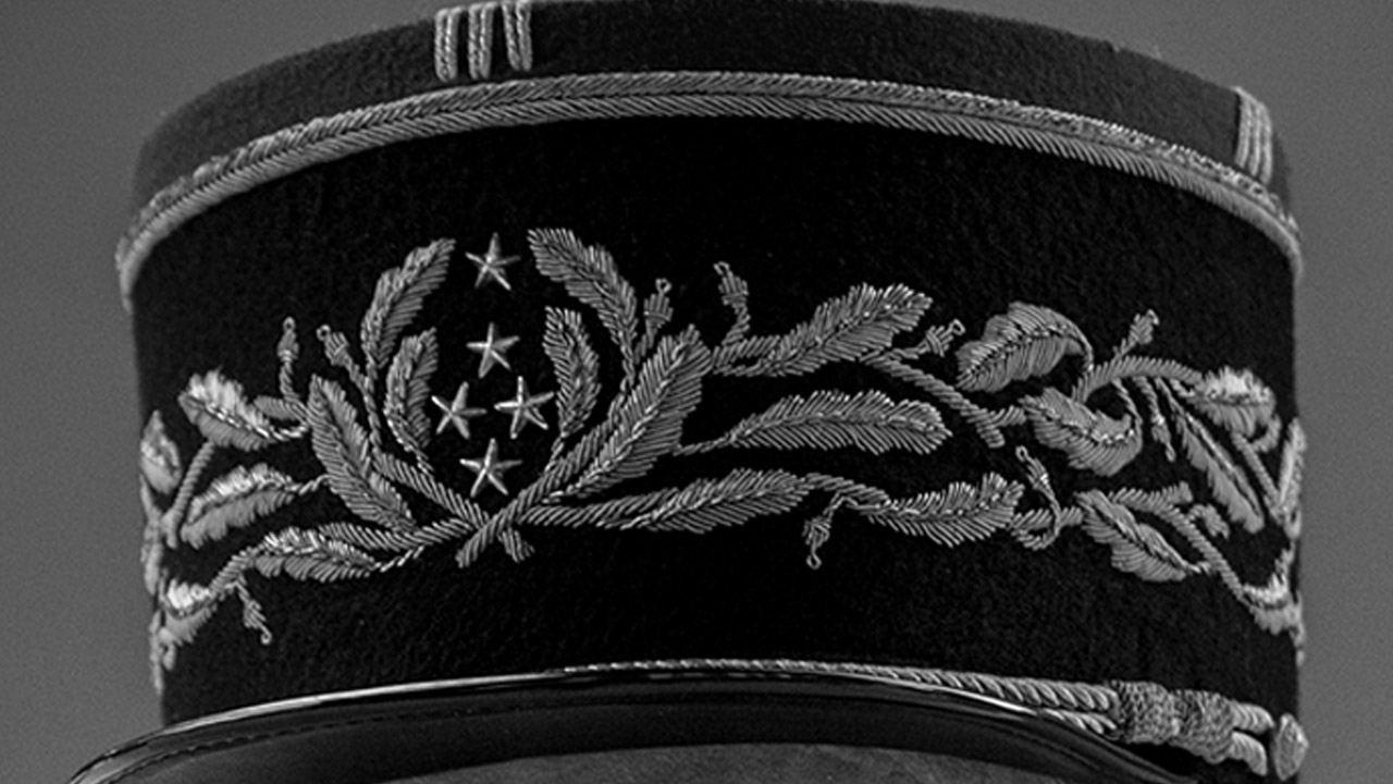 Avons-nous trop de généraux ?