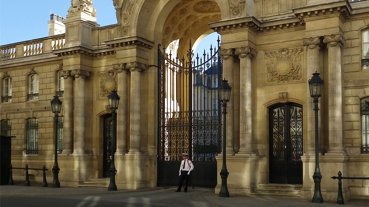 Vie publique, vie privée à l’Élysée : la belle hypocrisie des médias français