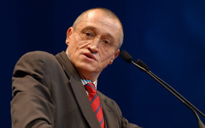 Désinformation médiatique à propos de Paul-Marie Coûteaux