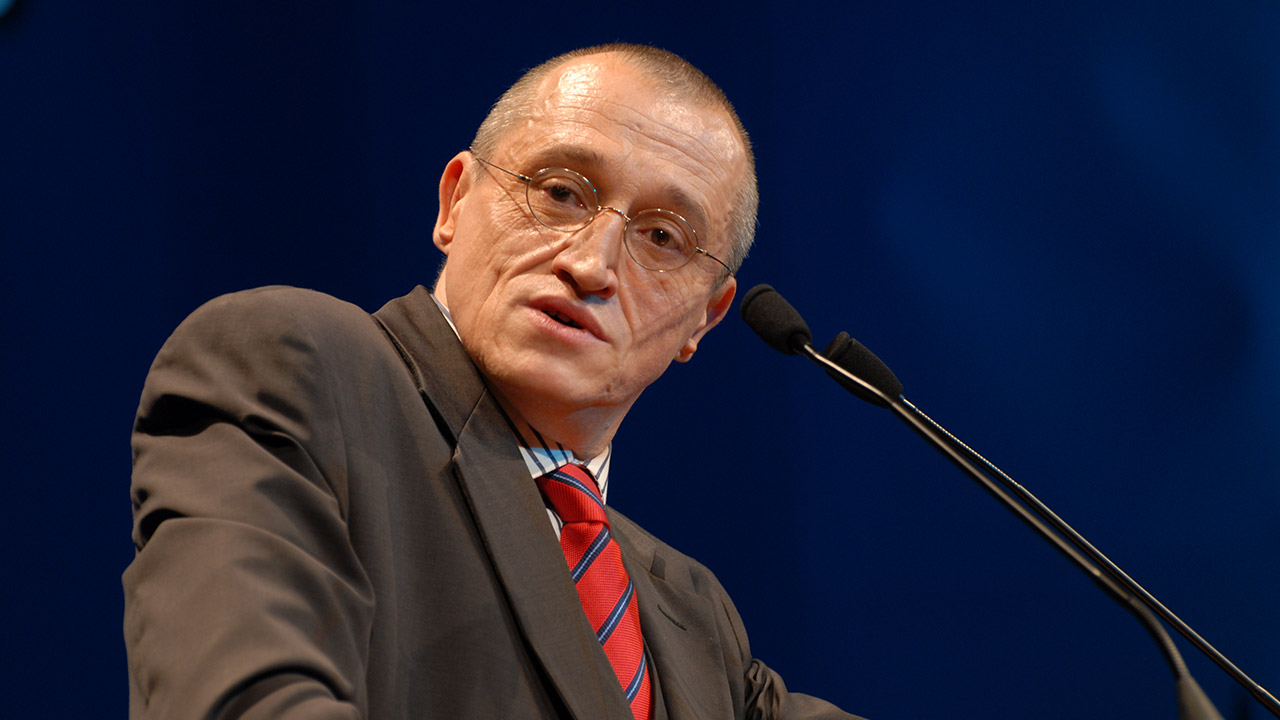 Désinformation médiatique à propos de Paul-Marie Coûteaux