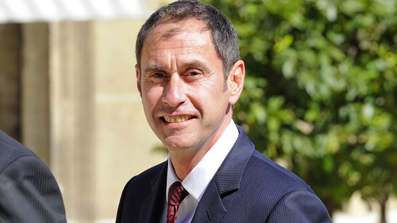 Du faux plafond de verre au vrai coup de pouce pour les banlieues Du faux plafond de verre au vrai coup de pouce pour les banlieues