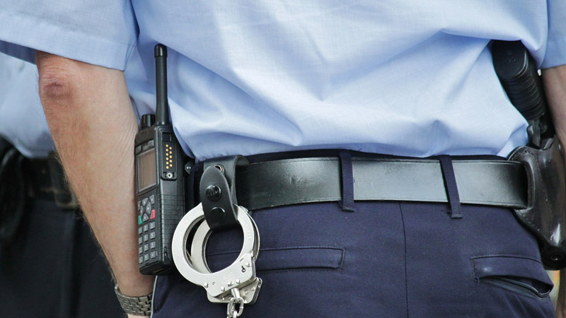 Un Système laxiste avec les délinquants et dur avec la police