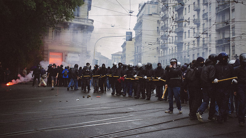 Black Blocs, Antifas, No Borders… L’extrême gauche violente au service du Système