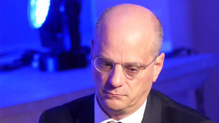 Langue arabe, sexualité, REP... La drôle de rentrée de Blanquer