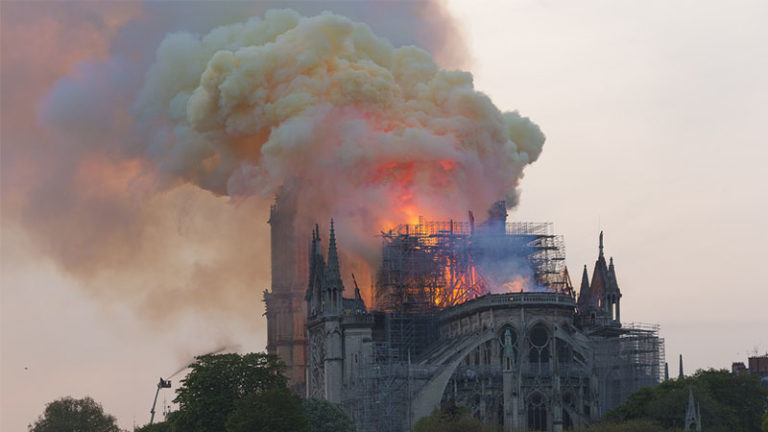Notre-Dame de Paris, drame providentiel pour Macron ?