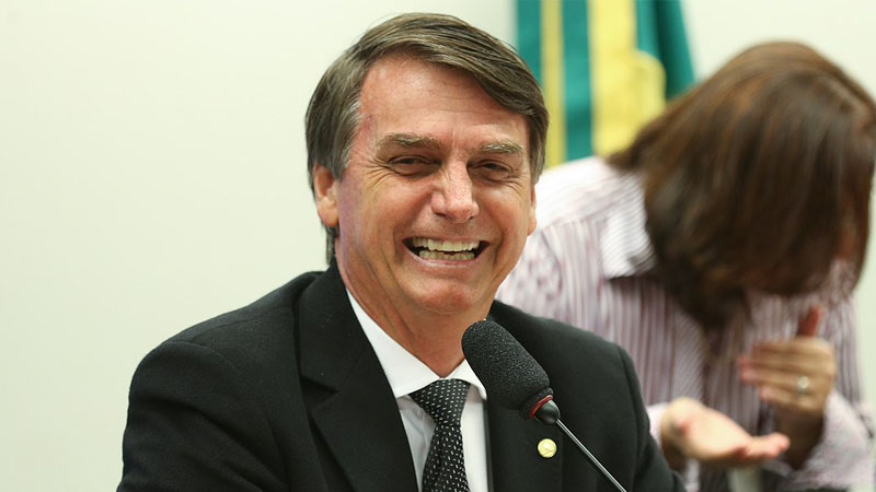 Bolsonaro préfère son coiffeur à Le Drian, une claque brésilienne prévisible