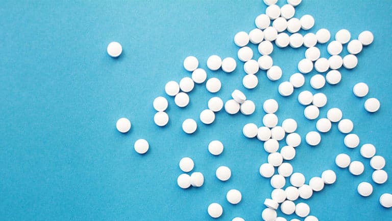 Chloroquine : entre science et empirisme, une impasse politique