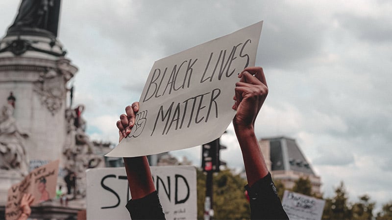 De l’antiracisme à la lutte des races