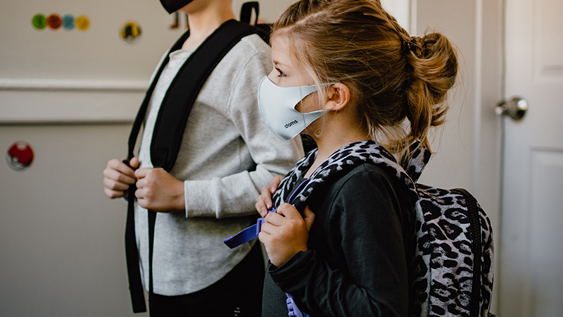 Enfants masqués à l’école : lâcheté générale !