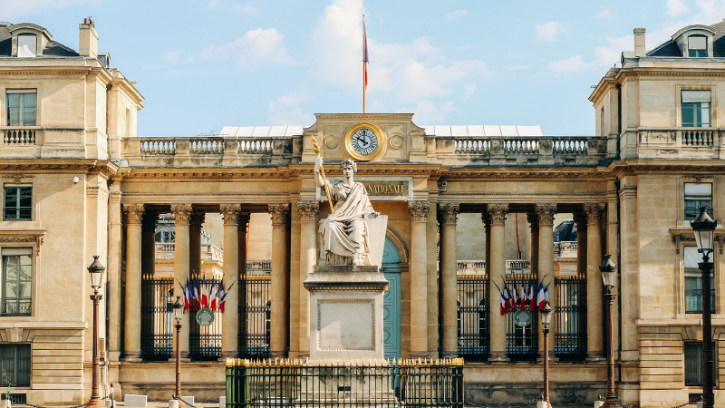 Projet de loi sur l’immigration au parlement : reculer pour mieux sauter Projet de loi sur l’immigration au parlement : reculer pour mieux sauter