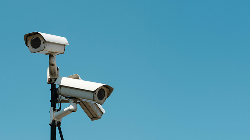 Pourquoi l’oligarchie s’attaque à la liberté d’expression