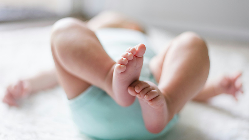 Humour noir : comment Macron prétend relancer la natalité française