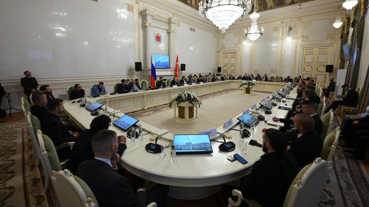 Saint-Pétersbourg : une réunion internationale de conservateurs crée la surprise